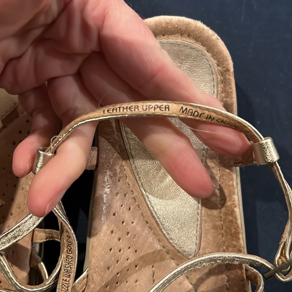 Earth Kalso 8.5 Sizzle Washed Gold Used Priced to sell no offers - Picture 2 of 5